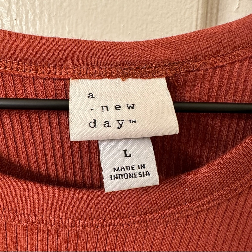 A New Day Rust Ribbed Tank Top - Picture 4 of 4